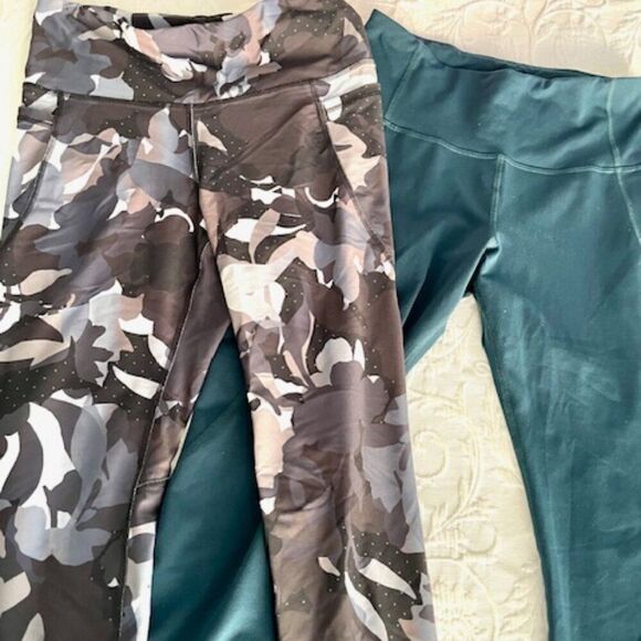 Lot 2x Old Navy Black Patterned and Teal Cropped Leggings Size Large - Picture 2 of 7